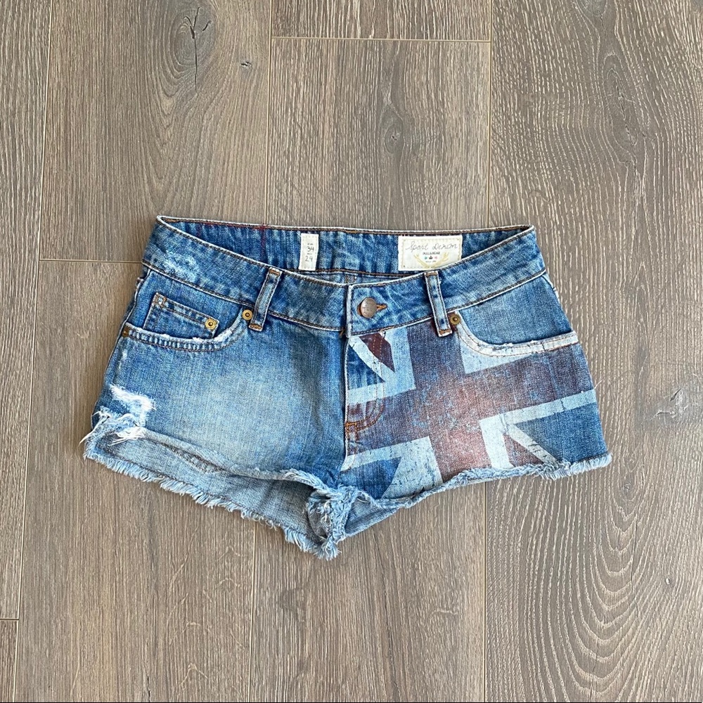 Pull&Bear distressed denim shorts